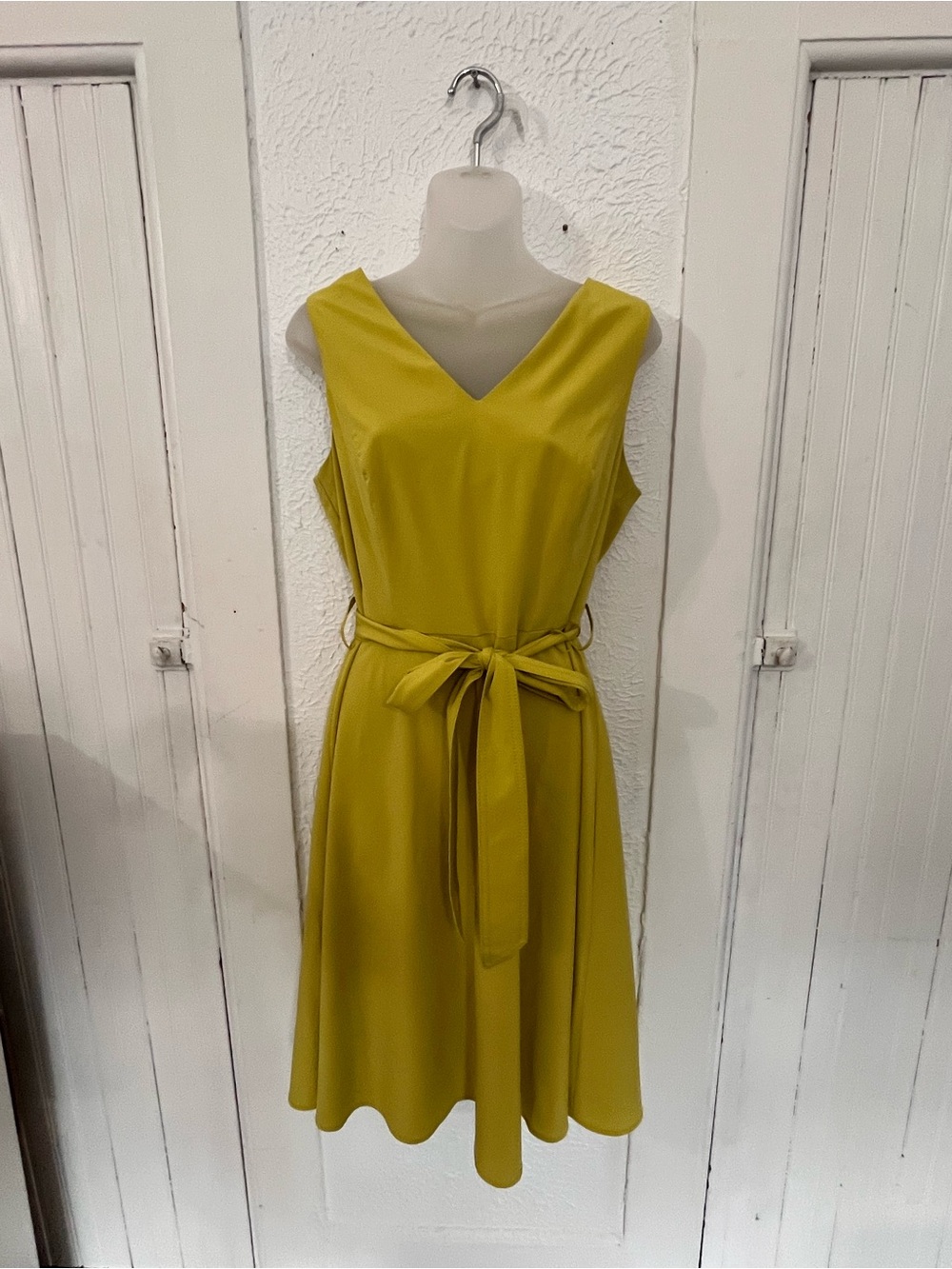 Sleeveless V-Neck chartreuse Tie-Waist Dress